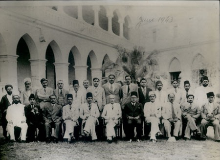 [Quaid-e-Azam in his school Sindh Madressatul Islam - June 1943[5].jpg]