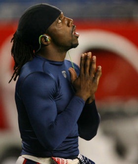 [donte-stallworth-praying[3].jpg]