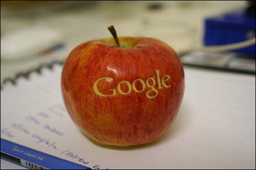 gOOgle, google-and-apple.jpg