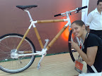 Bicicleta do bambu feita por dinamarquês