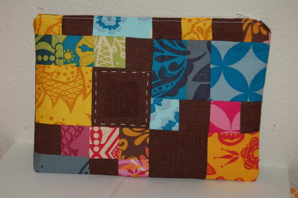[pretty little pouch back hide[4].jpg]