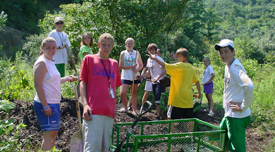 Volunteers working on the Elkhorn Park project