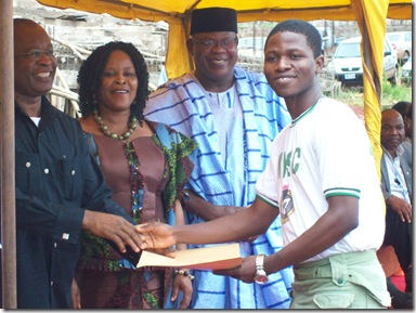 Jide Ogunsanya Receiving Anambra State Award Jide Ogunsanya Receiving Anambra State Award