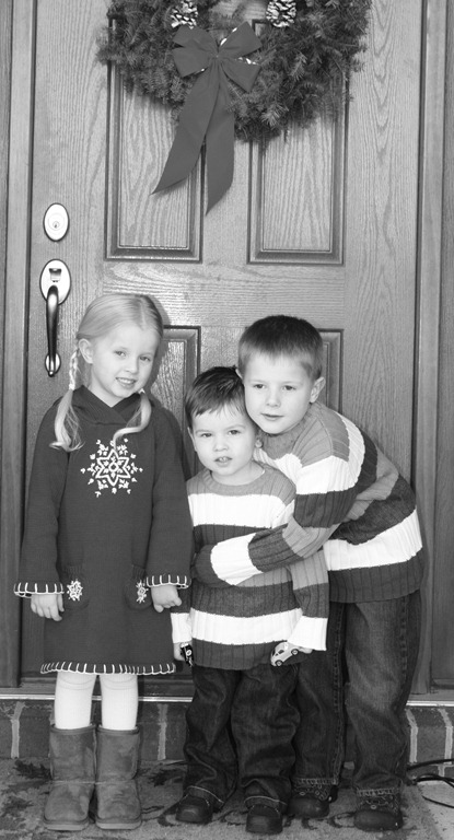 [kids outside front door (2)[4].jpg]
