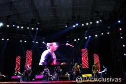 MEXICO, D.F., 01ENERO2011.- La noche de ayer se realizo un concierto para despedir el ano 2010 y dar la bienvenida al ano 2011. En el concierto estuvo presente Joan Sebastian y el grupo Canaveral.