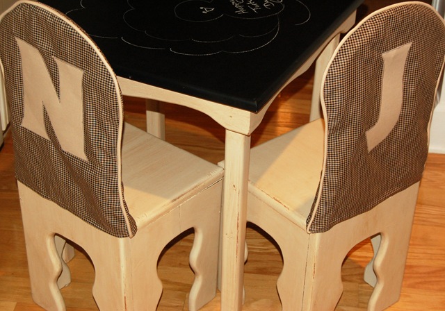 [table and chairs 2[4].jpg]