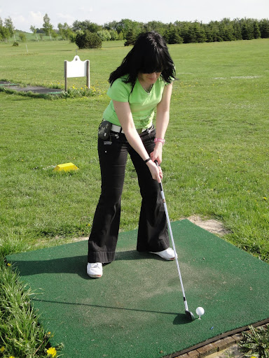 Miritxu "jugando" al golf