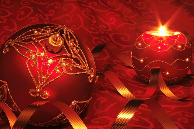 [ChristmasOrnamentsLRFotolia_5078594_[1].jpg]