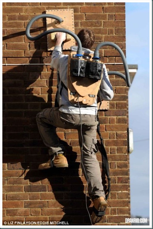spiderman-with-vacuum-cleaner-02