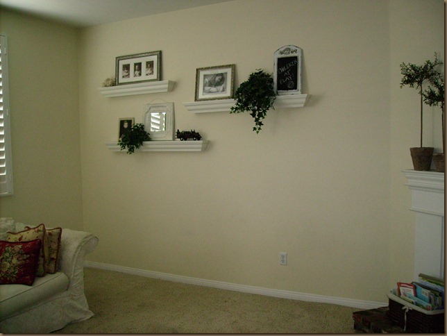 Missy family room before 002