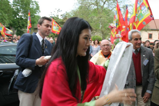 Arrival of Sakyong Mipham Rinpoche and Khandro Tseyang -(c) Helen Vink