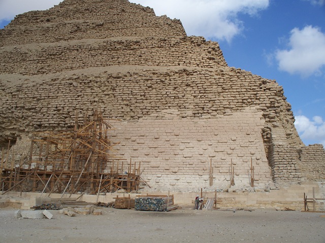 [12-29-2009 031 Saqqara - Step Pyramid[2].jpg]