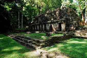 Little Acropolis of Yaxchilan, in Chiapas.  Little Acropolis of Yaxchilan, in Chiapas.