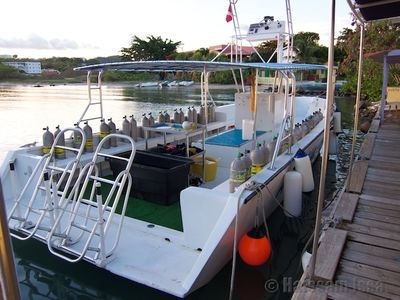 [grenada_dive_boat[11].jpg]