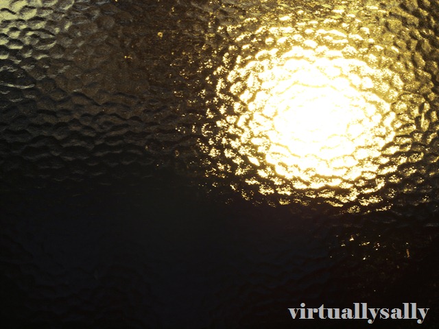 [the setting sun through bathroom window[2].jpg]