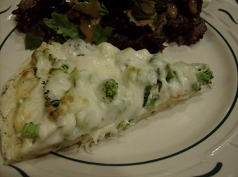 Chicken Alfredo Pizza Slice (640x477)