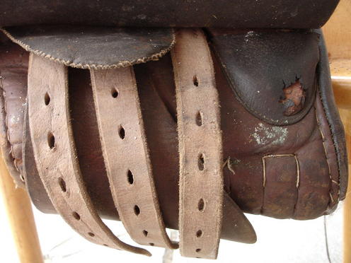 poche en cuir de la patte d'ar�on qui a perc�e
