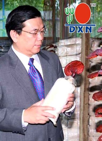 [Dato Lim  with  mushroom[3].jpg]