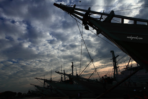Jalan pagi di Pelabuhan Gresik