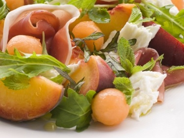 [learninghowtocook.comMelon peach and proscuitto salad[11].jpg]
