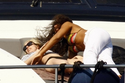 [gaga-france-04[9][2].jpg]