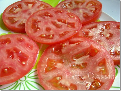 tomatoes-sliced