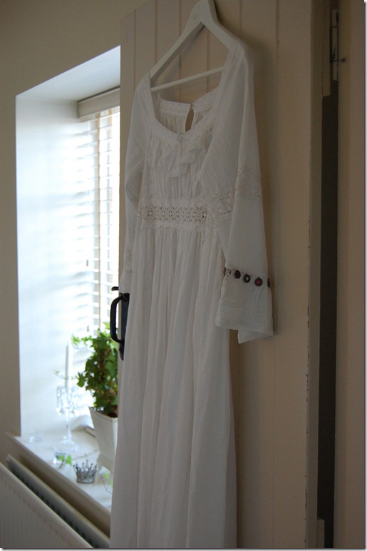 WHITE BERRY DRESS1