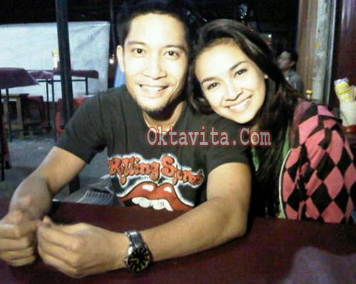 Foto Mesra Aryani Fitriani dan Detri Warmanto 2010 Foto Mesra Aryani Fitriani dan Detri Warmanto 2010