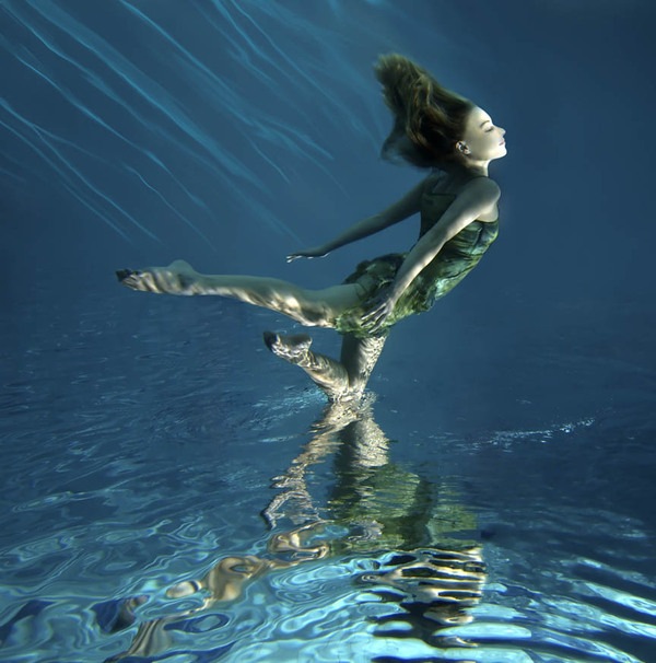 [Underwater dance[4].jpg]