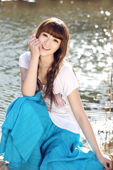 美眉日报 e1ba7247 6c3d 40e0 9f62 6ef582895e6c 王雯@蓝色风情