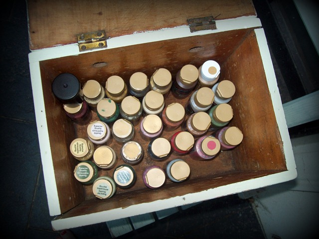 [Paint box inside[1].jpg]