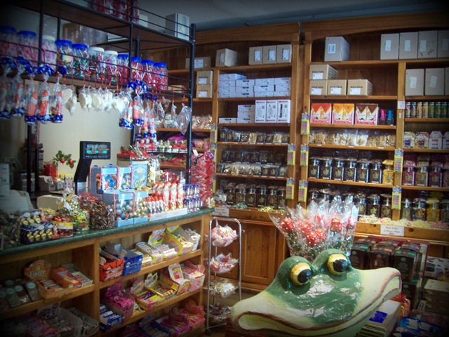 [Sassafras lolly shop 2[5].jpg]