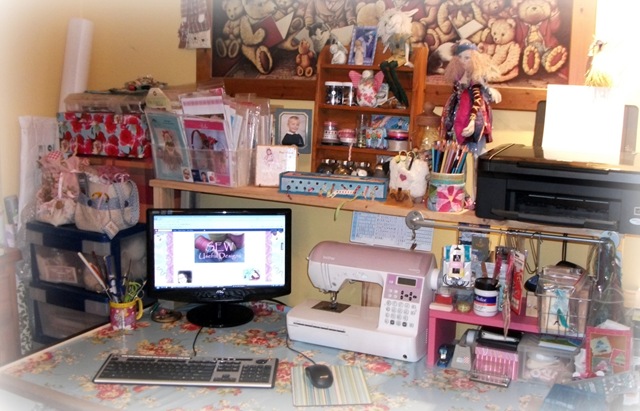 [craft desk 1[5].jpg]