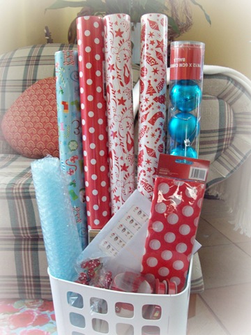 [Xmas wrapping station[5].jpg]