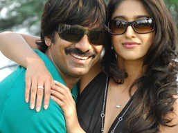 ileana_kick02