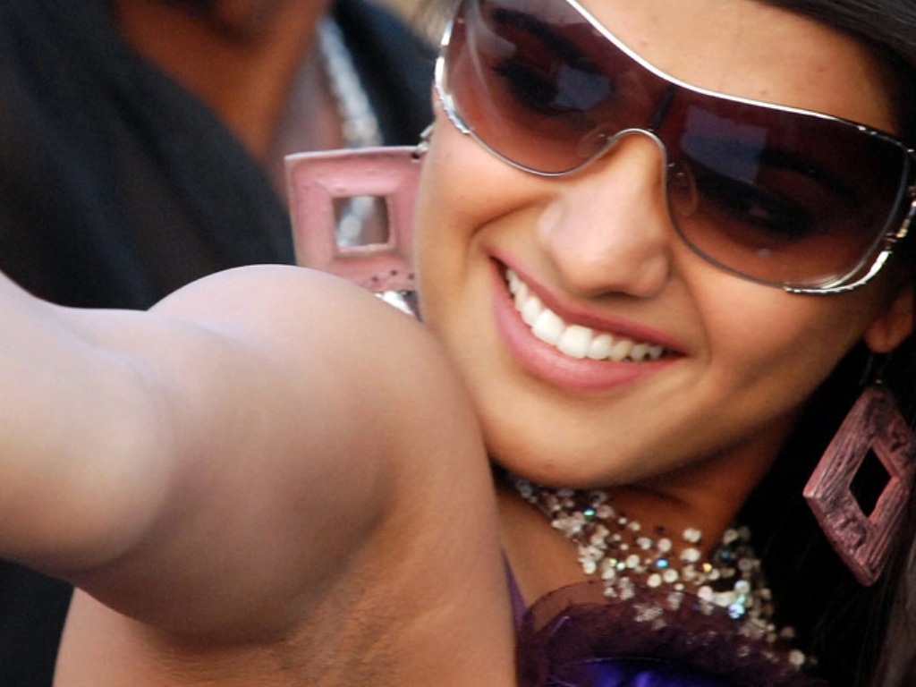 [1024x768_Tashu_kowshik_05[2].jpg]