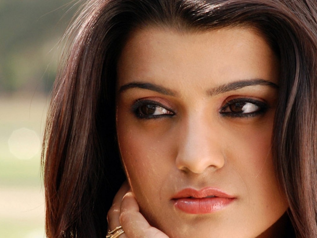 [1024x768_Tashu_kowshik_04[2].jpg]