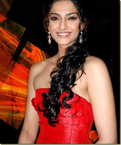 sonam kapoor hot bollywood actress pictures3006104