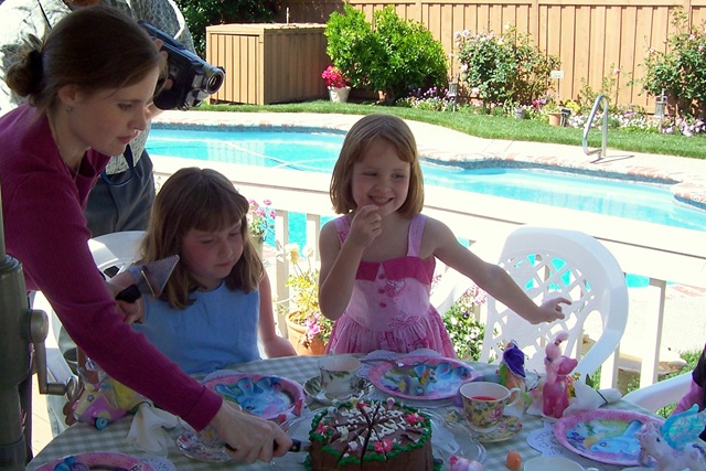 [jessie at tea party[5].jpg]