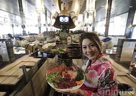 robot-pramusaji-restoran-hajime-01.jpg