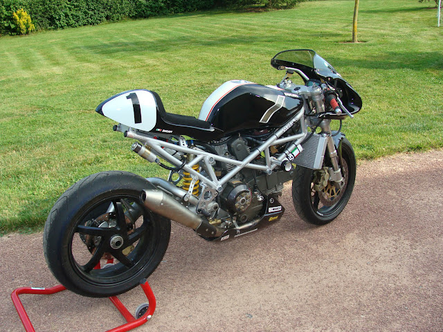 Y'a t'il des motards sur ce forum ? - Page 2 2010_6%20003