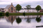 Paseo a la vera del r&iacute;o Ness