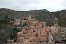 Vista de Albarrac&iacute;n desde arriba de las murallas