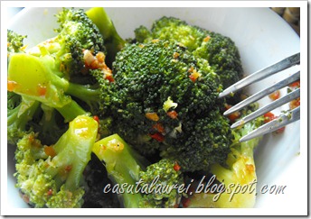 Articole culinare : Broccoli cu usturoi si pasta de ardei