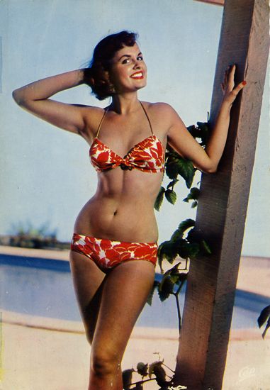 Cartes Postales Pop et  Kitsch des années 50, 70 et 70 - Pop and kitsch vintage postcards from the fifties, the sixties and the seventies : Beautés marines Babes on the beach