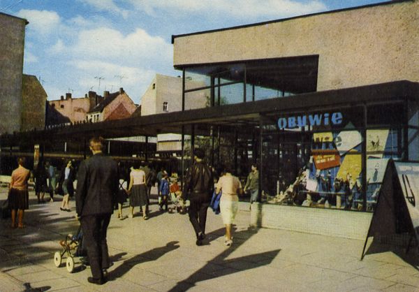Cartes Postales Pop et  Kitsch des années 50, 70 et 70 - Pop and kitsch vintage postcards from the fifties, the sixties and the seventies : Bienvenue en Pologne SZECZECIN Pavillons de commerce près de l'Allée de l'Indépendance