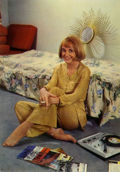 Cartes Postales Pop et  Kitsch des années 50, 70 et 70 - Pop and kitsch vintage postcards from the fifties, the sixties and the seventies : Femmes d'intérieur