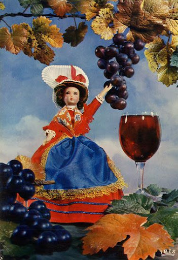 Cartes Postales Pop et Kitsch des années 50, 70 et 70 Regional Puppets / Poupées Régionales