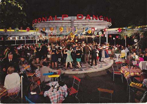 Cartes Postales Pop et  Kitsch des années 50, 70 et 70 Hospitals, residences and diverse activities / Hopitaux, résidences et activités diverses