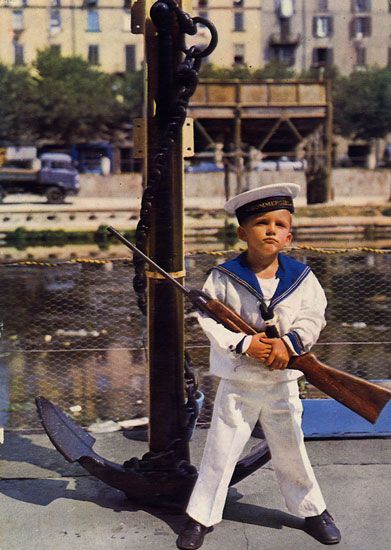 Cartes Postales Pop et  Kitsch des années 50, 70 et 70 Child soldiers/ Enfants soldats